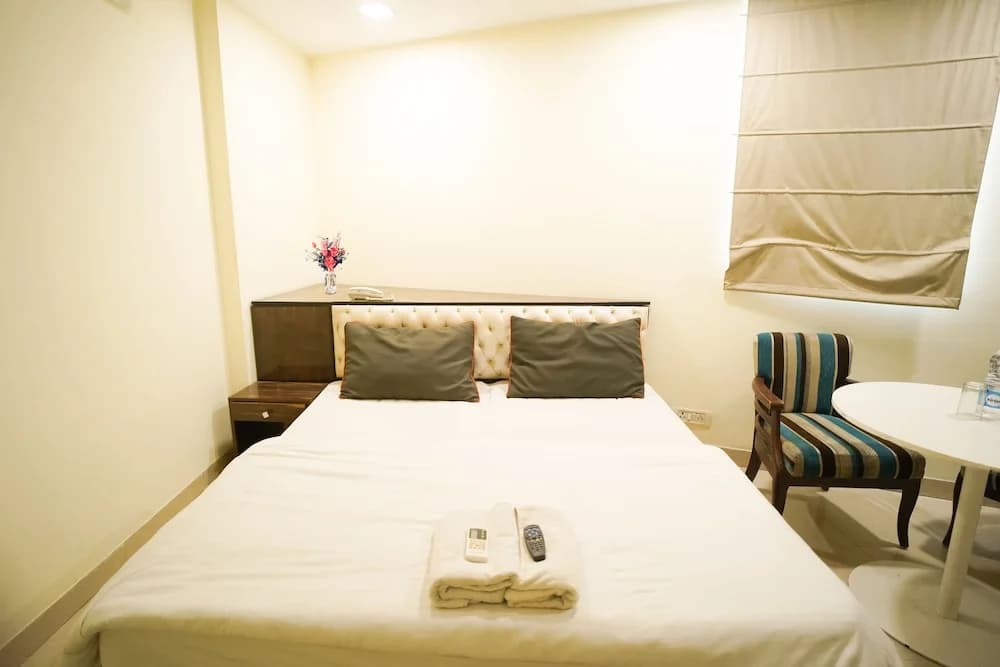Roomshala 014 Hotel EM - photo 16