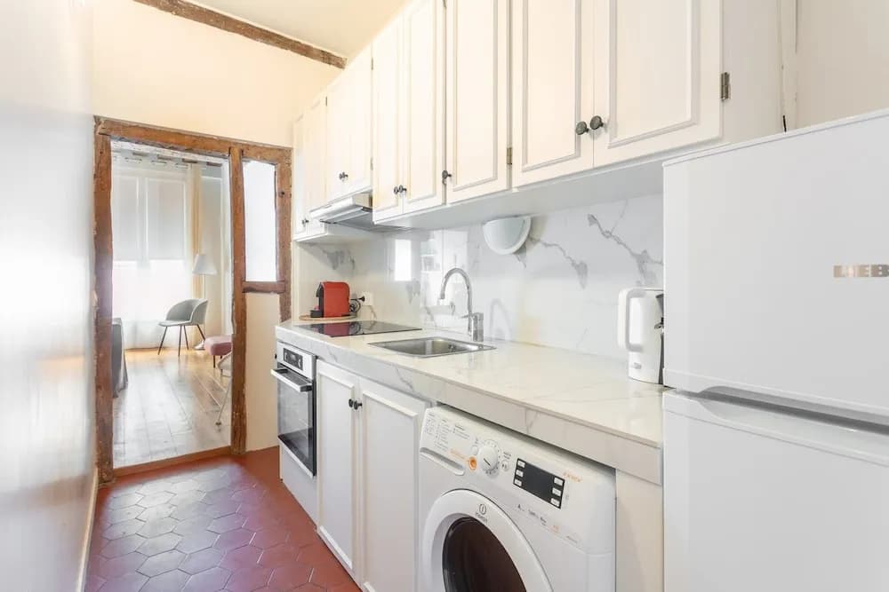 Bright 1-bedroom Flat, 2min From Saint-paul Metro - photo 11