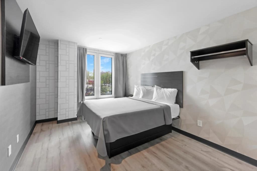 Hotel 365 Bronx - photo 4
