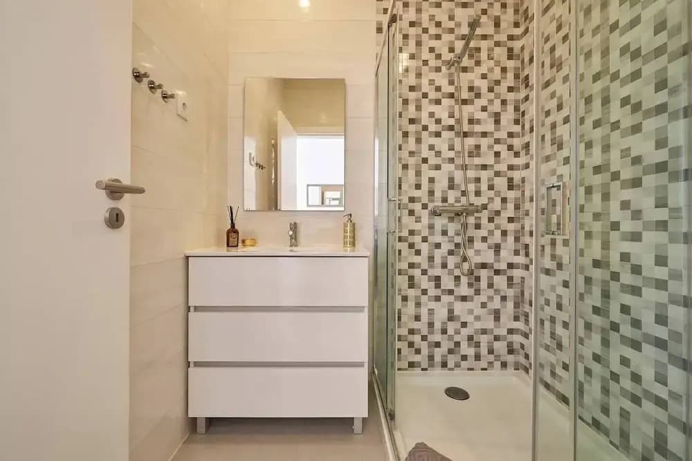 Modern 1-Bed With Ac & Private Terrace - photo 18