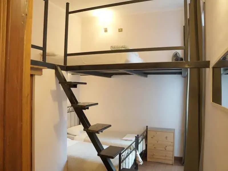 Overseas 2 Guest House - photo 3