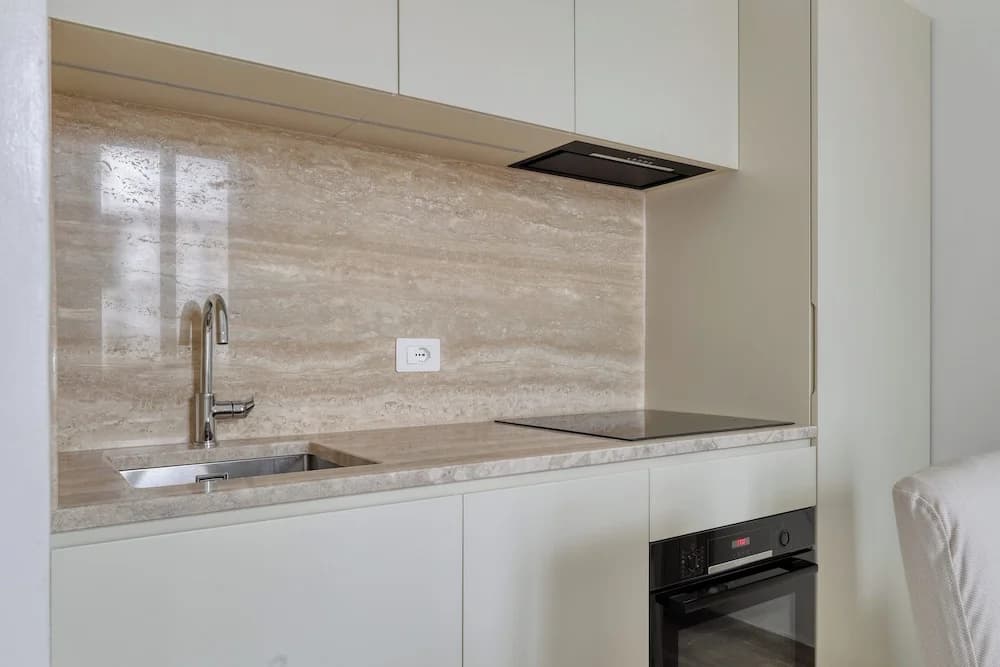 Chic flat with easy city centre access - photo 10