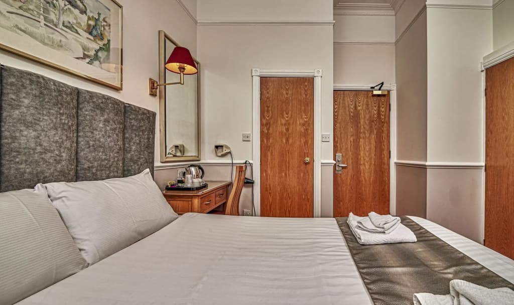 Hyde Park Radnor Hotel - photo 5