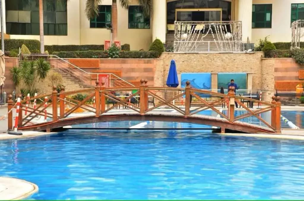 Chain Luxe Paradise Hotel - photo 9