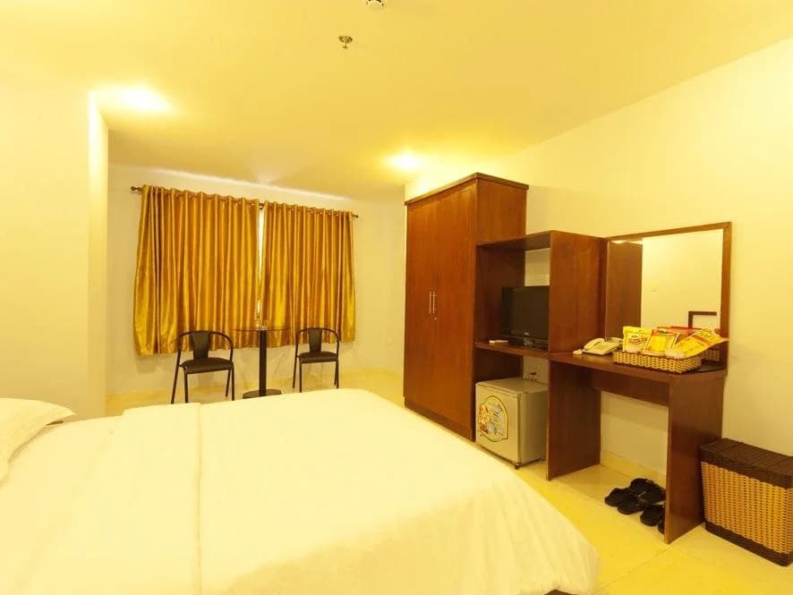V M Hotel - photo 7