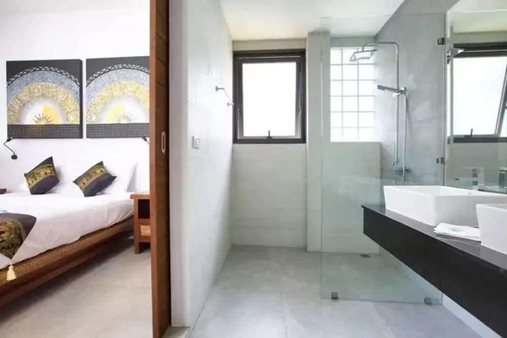 1 Bedroom Beautiful Beachfront Villa - photo 2