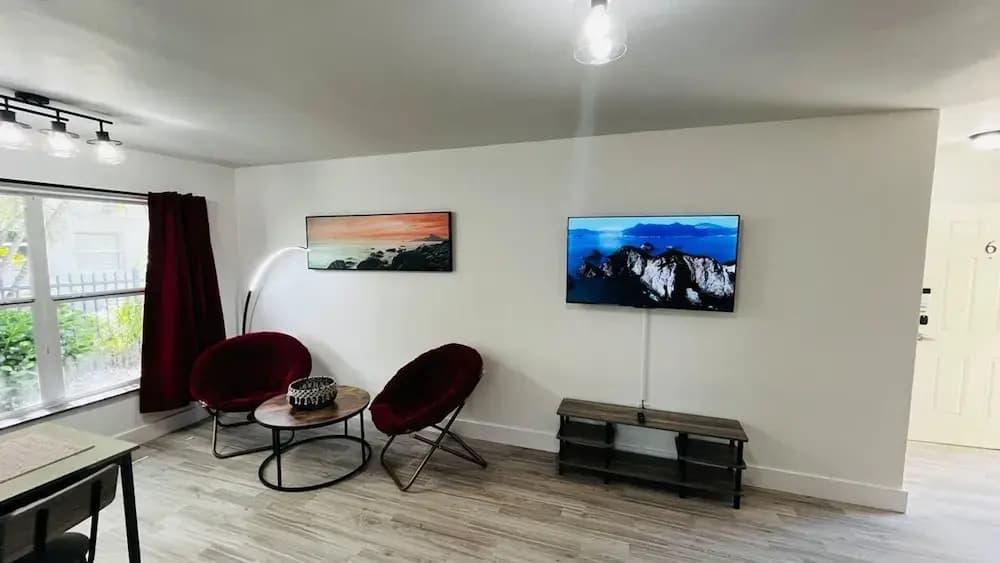 Upper East Side Renovated Studio Free Parking - photo 6