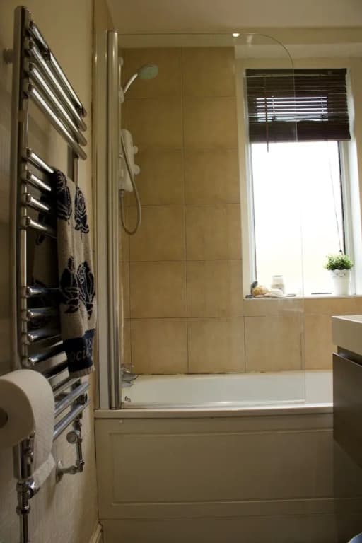 Ground Floor 2 Bedroom Flat - photo 7