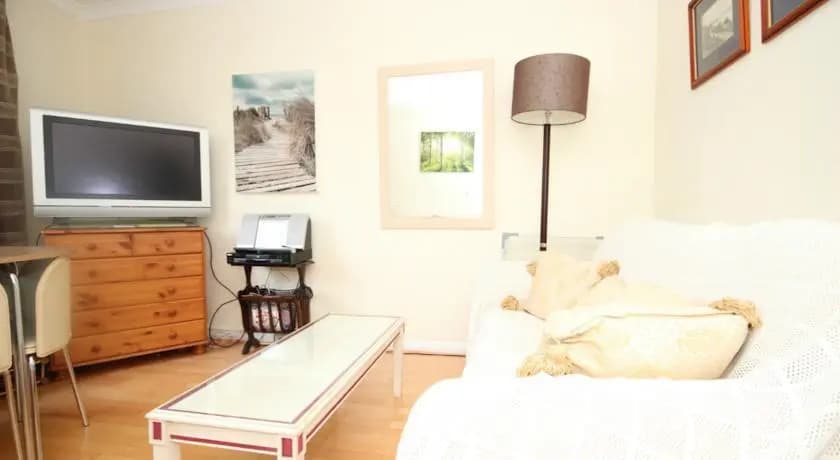 FG Property - Victoria, Wilton Road - photo 3