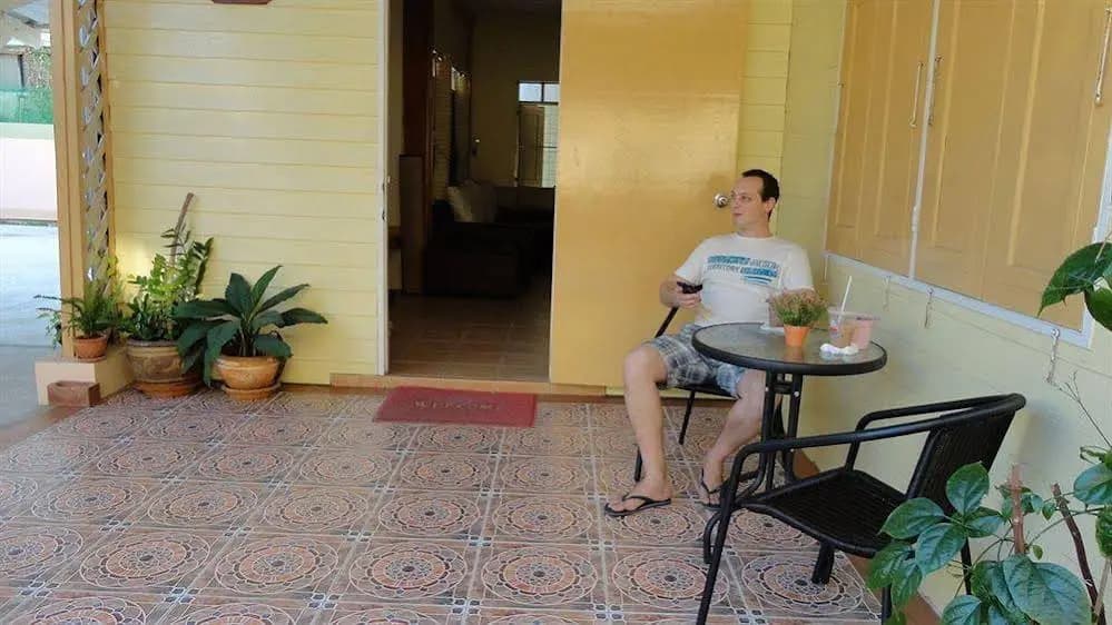 Baan Sathorn Backpacker Hostel - photo 13