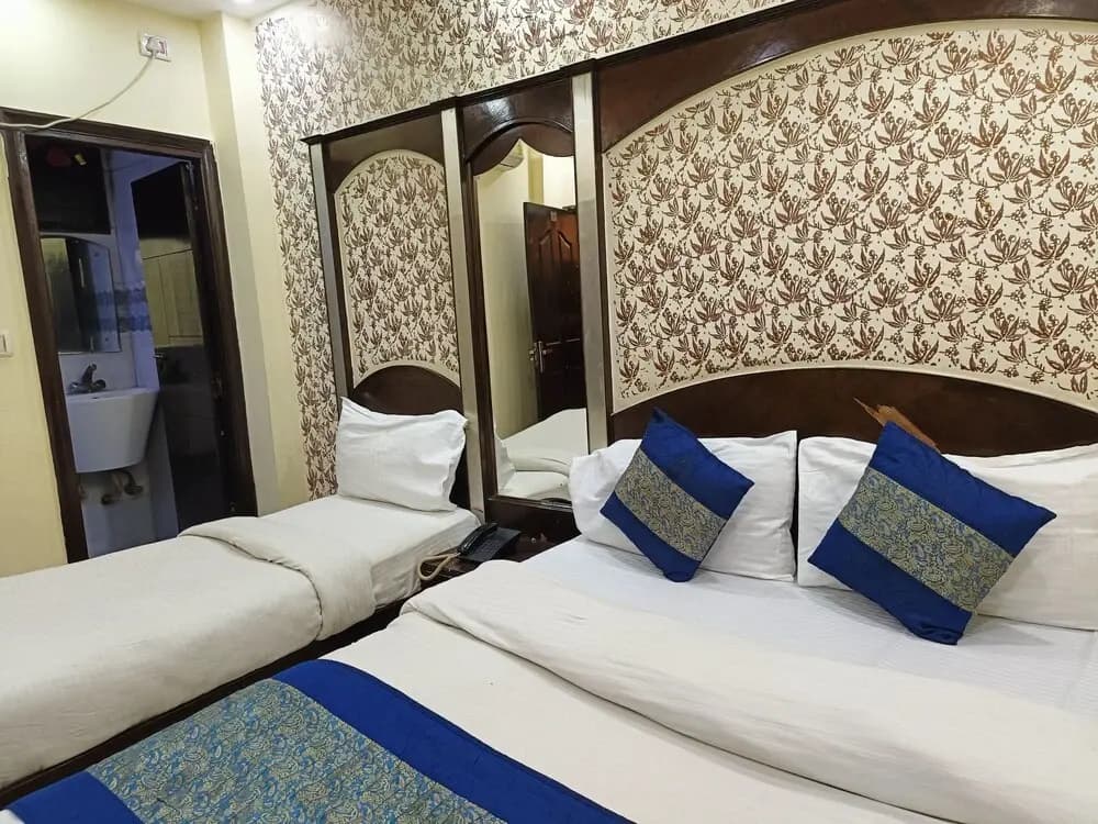 Hotel Amba Deluxe - photo 21