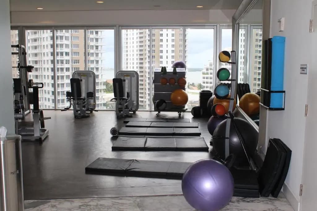 Luxury 5star Condo at 34th floor Icon Brickell 1 bed one bath - photo 16