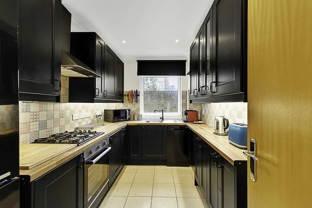 Charming Centrally Located Wimbledon Flat - photo 15