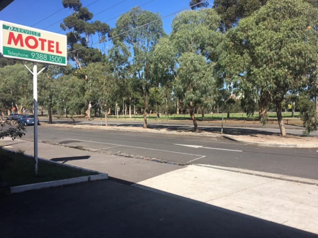 Parkville Motel - photo 11