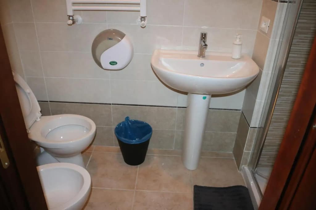 R.T House's - photo 8