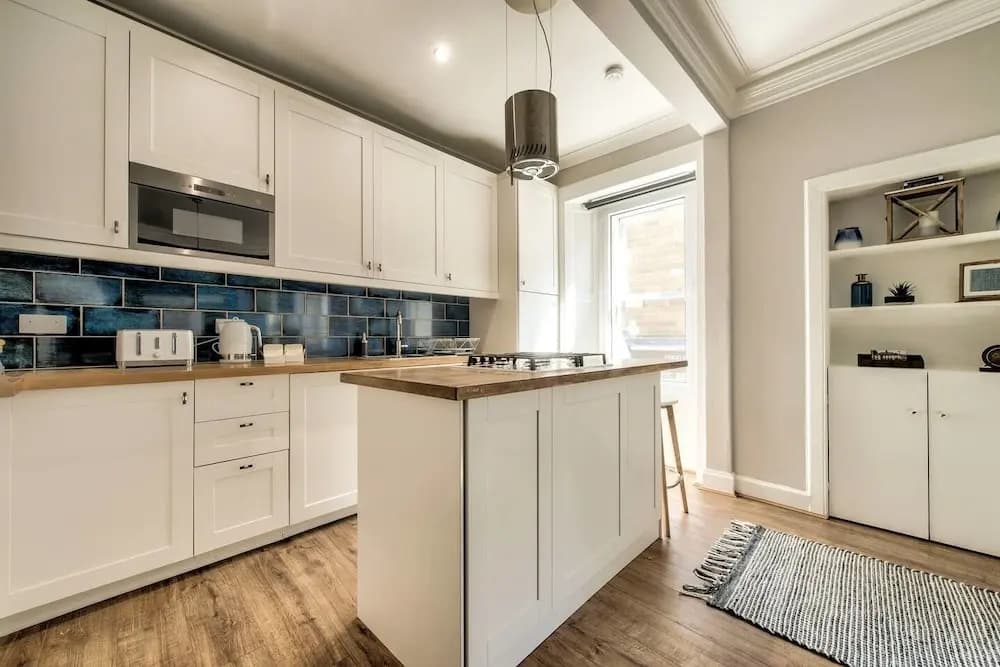 Spacious And Beautiful 2Br Flat In Morningside - photo 12