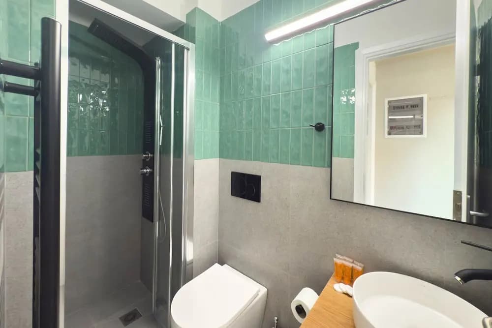 Acropolis Sky Retreat Jacuzzi 3BR Maisonette - photo 9