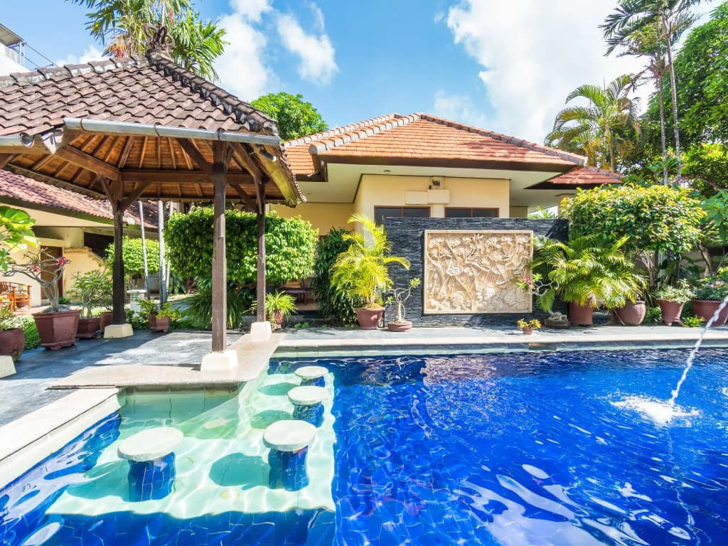 Yulia Beach Inn Kuta - photo 10