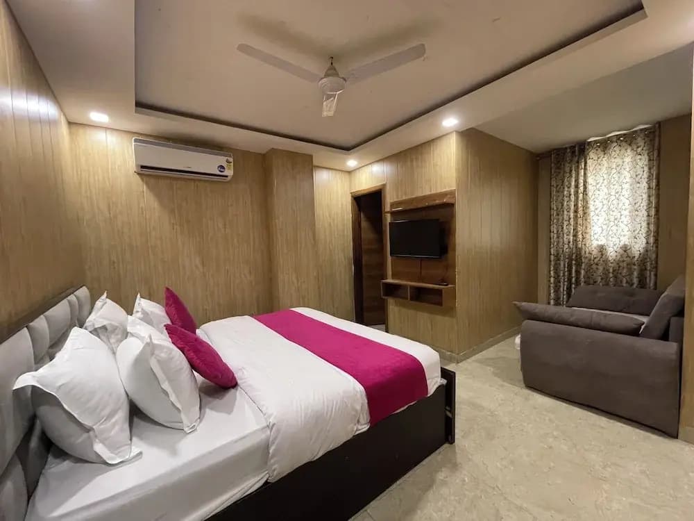 Hotel Heaven  Pacific Mall Subhash Nagar - photo 21