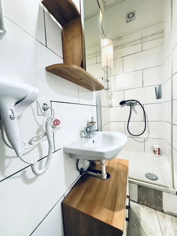 Beautiful Studio Apt Near Rathausplatz - photo 6