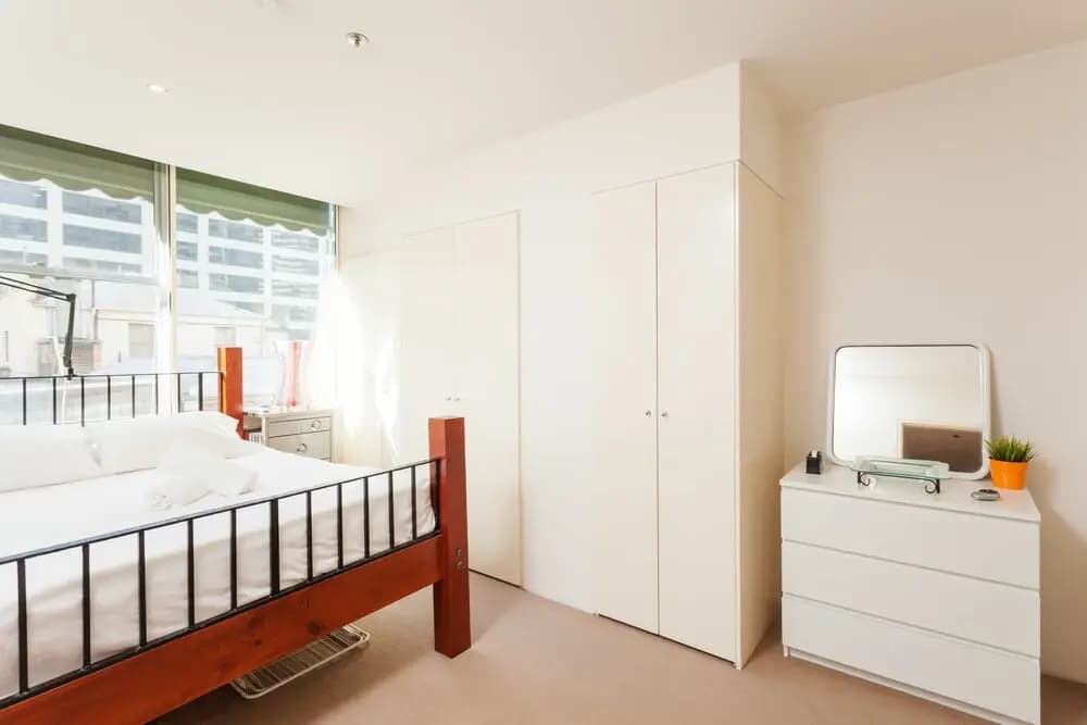 BENJAMIN, 2BDR Melbourne Apartment - photo 1