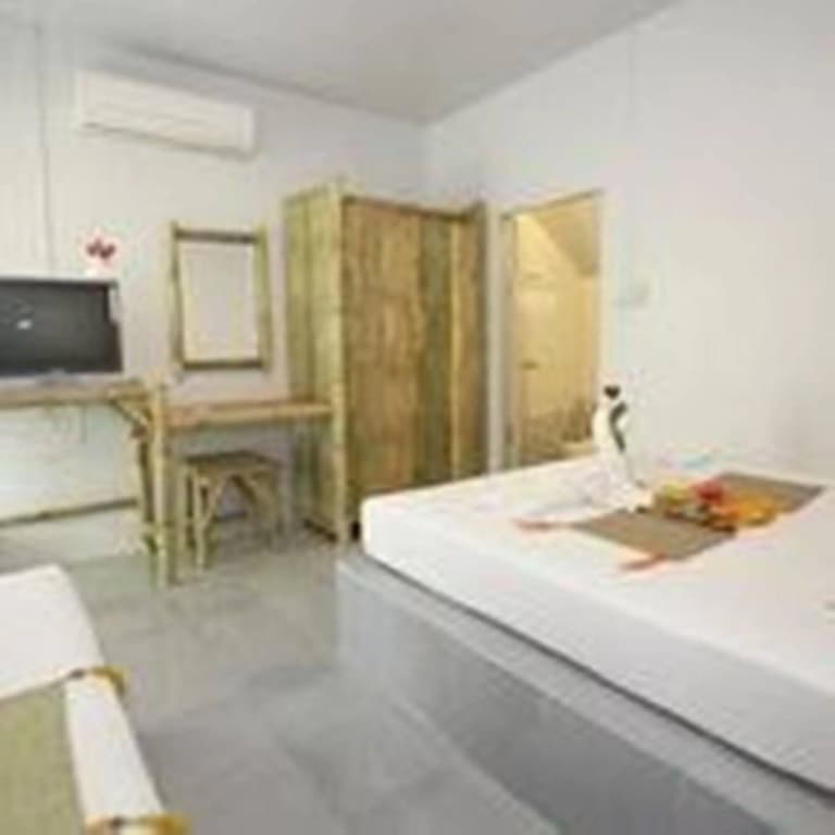 Lime & Soda Beachfront Resort - photo 4