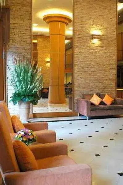 Suriwongse Tower Inn - photo 1