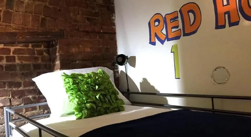Brooklyn Houze Hostel - photo 8