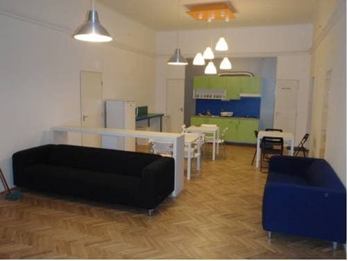 Base Budapest Hostel and backpackers - photo 4