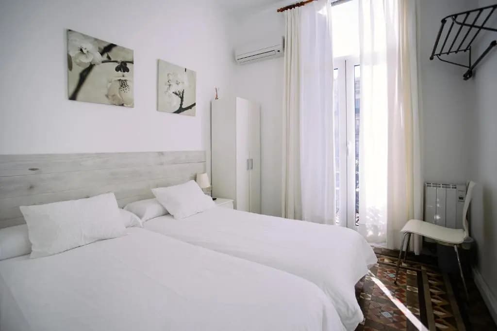 Hostal Eixample - photo 3