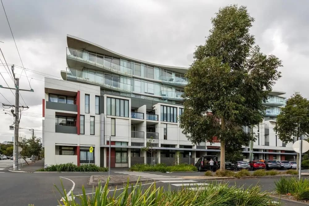 Stunning View 2-bed in Port Melbourne w/ Parking - photo 29