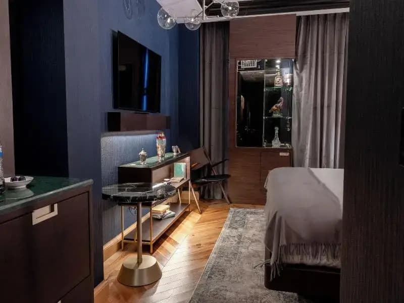 Whisky Hotel - photo 12