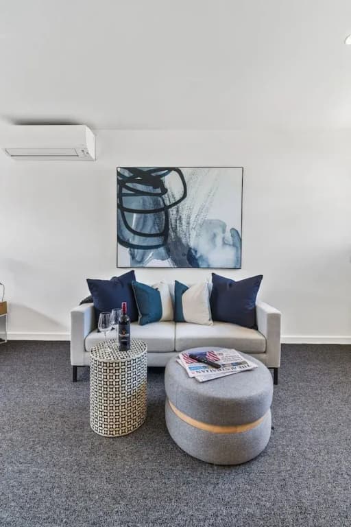 Stylish Studio With Great Amenities Near Beachside - photo 4