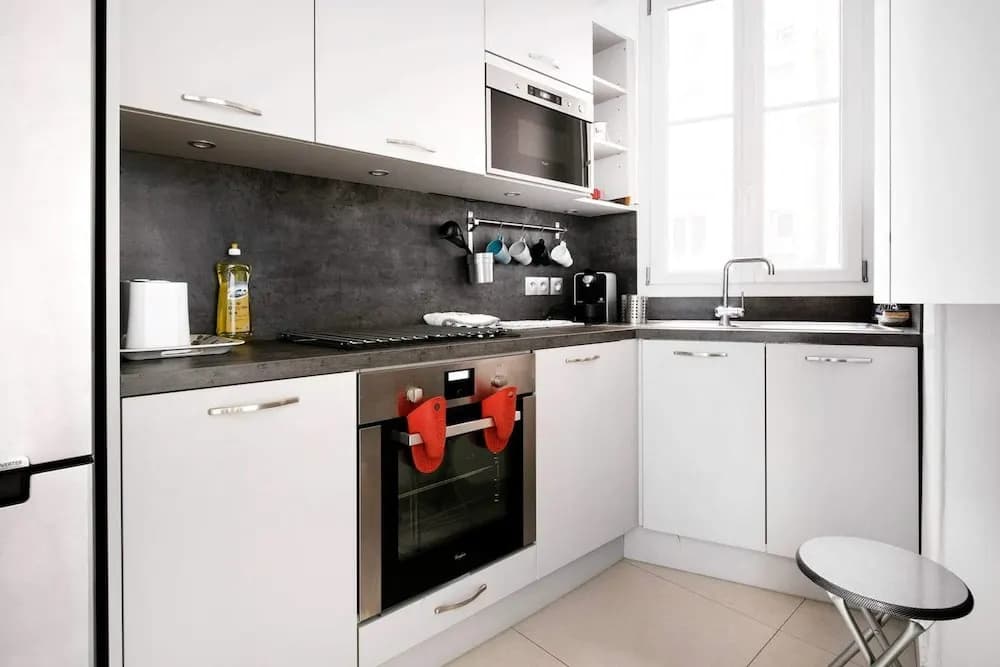Bright Champerret Apartment Fits 4 in Paris 17th! - photo 12