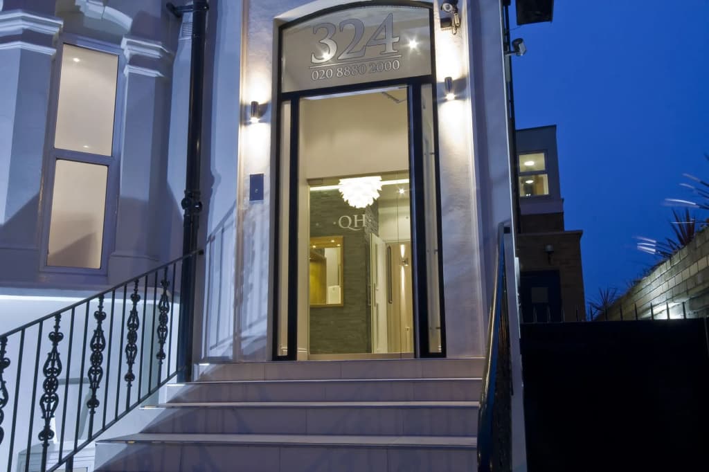 Queens Hotel - main photo