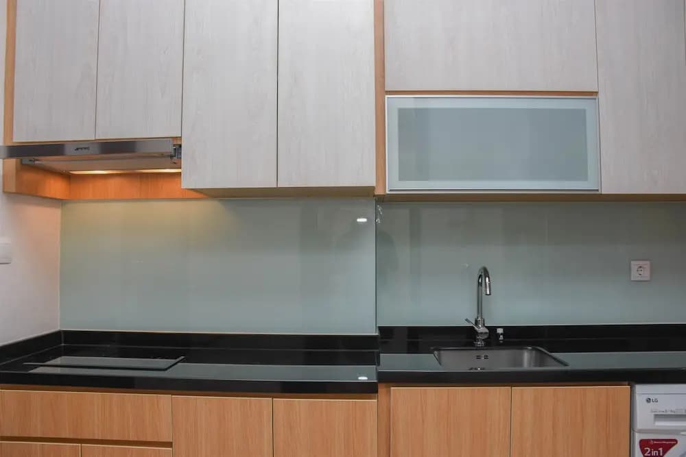 Comfortable And Warm Studio Room At Menteng Park Apartment - photo 13