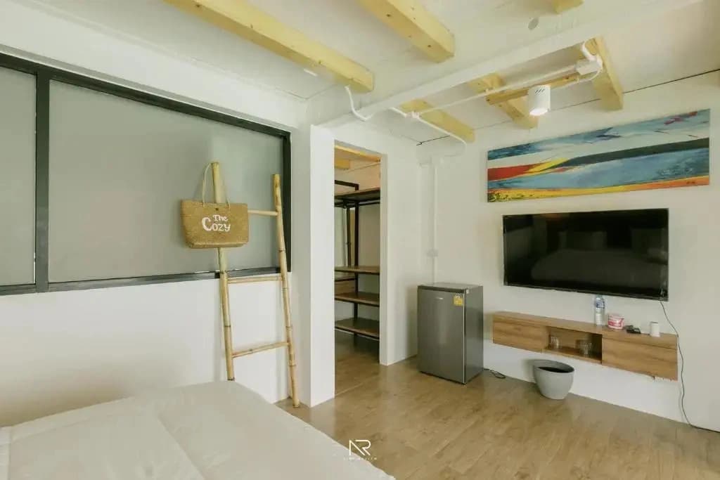 The Cozy Beach Front Hotel - photo 8