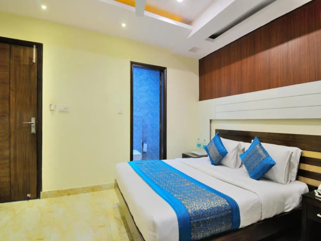Hotel Gold Star Inn - photo 14