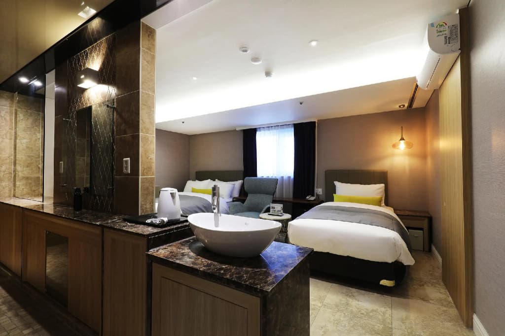 Elle Inn Hotel - photo 3