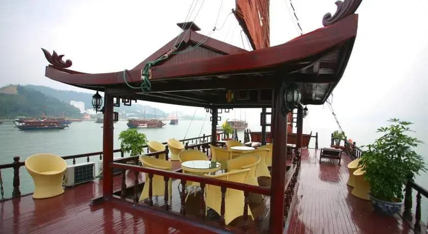 Elizabeth Sails - photo 2
