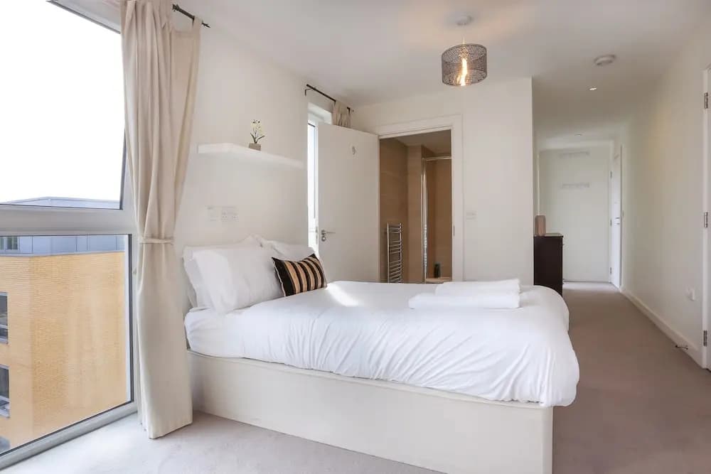 Greenwich Two Bed Flat, with Pool &Parking - main photo