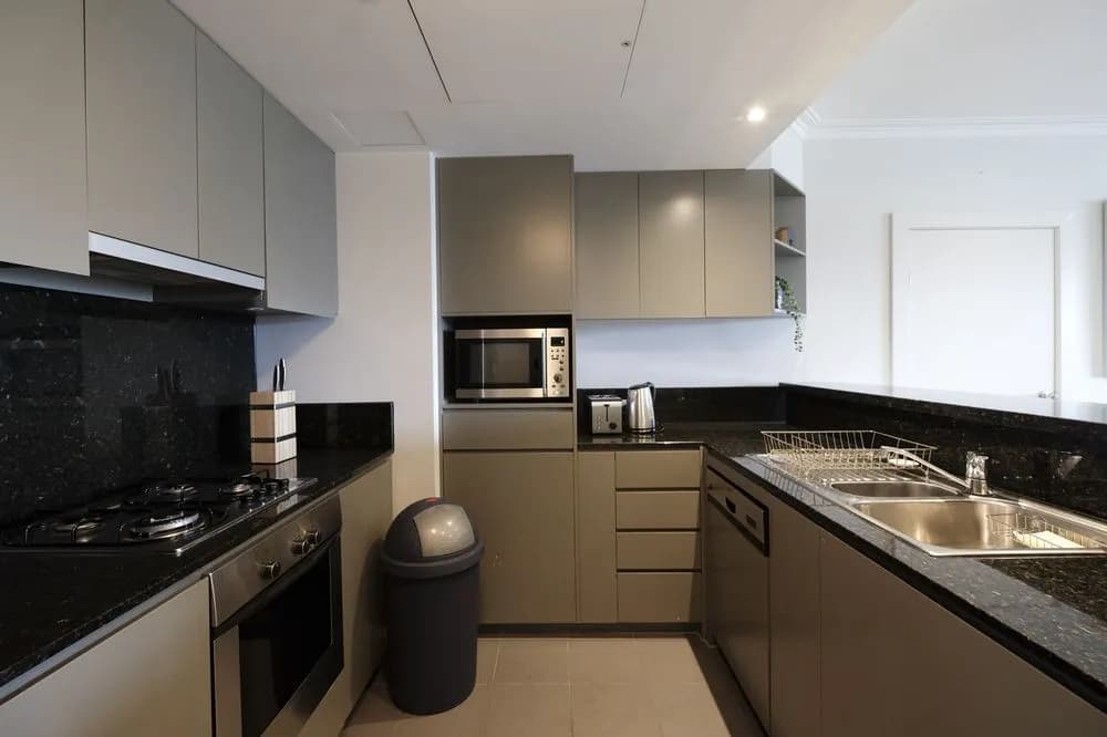 Russell St. Hotel Apartment - photo 24
