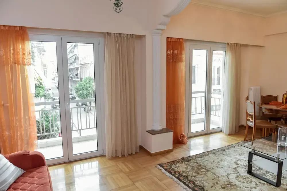Cozy & Spacious Apartment in Central - photo 3