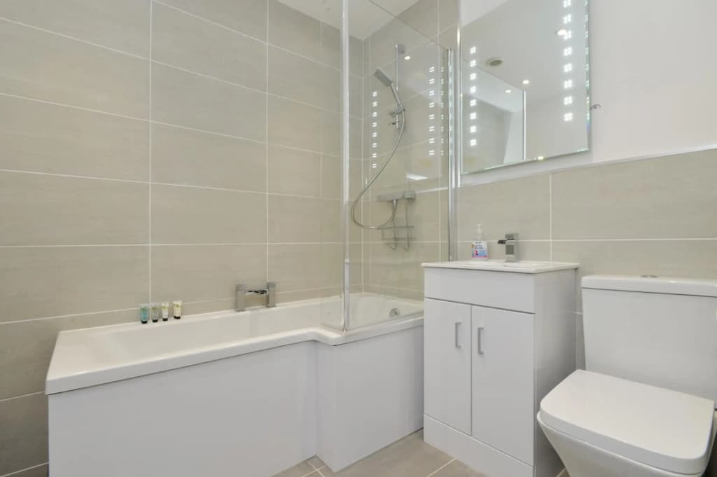 Executive 3 bed in The Meadows - photo 8