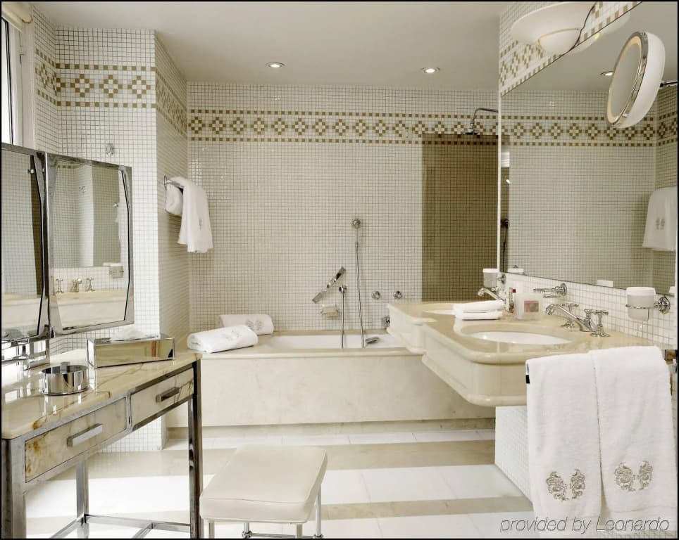 Hotel Lancaster - photo 10