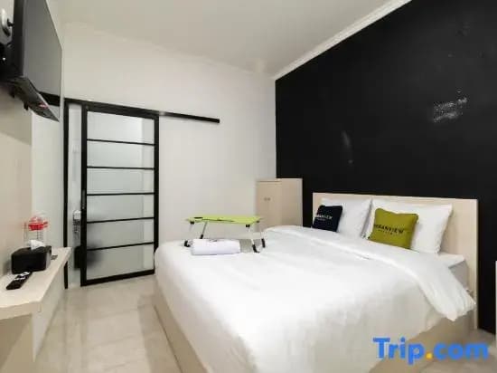 Urbanview Hotel Bizhome Artha Gading Boulevard by RedDoorz - photo 3