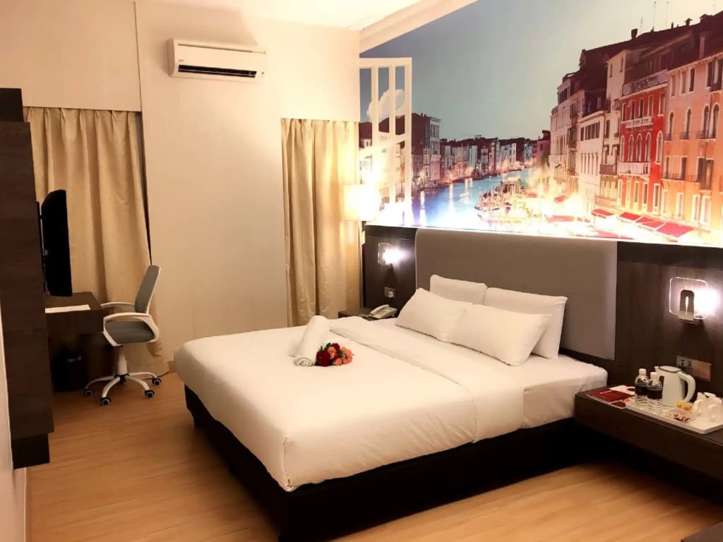 The Landmark Hotel - photo 4