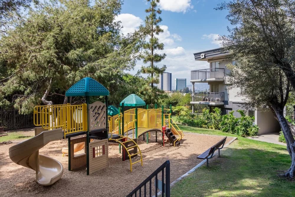 Oakwood at Toluca Hills - photo 17