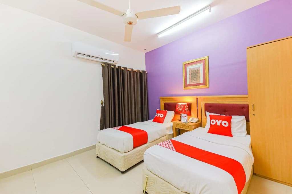 Savoy Inn Hotel - photo 2