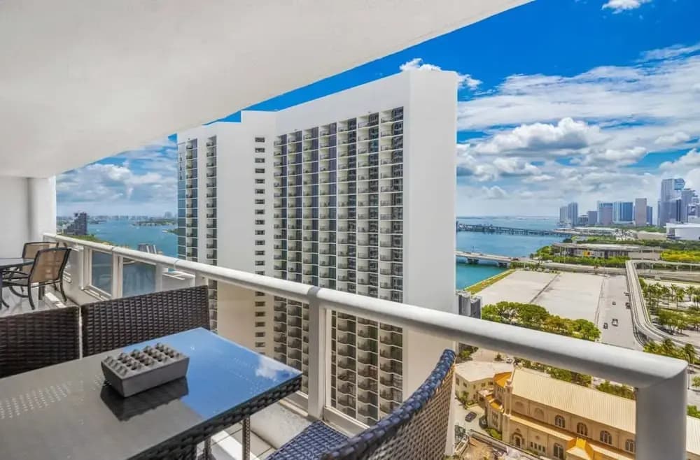 Sunny and Spacious 2 Bedroom Condo on the Bay - photo 17